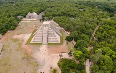 Generate a random place in Chichén Itzá