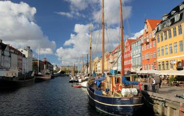 Generate a random place in كوبنهاغن