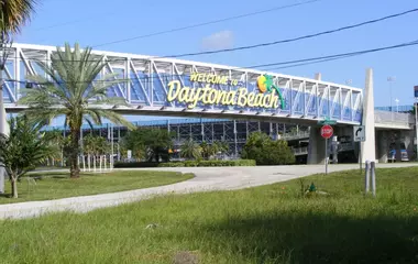 Generate a random place in Daytona Beach