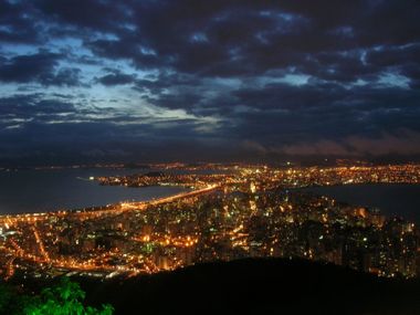 Generate a random place in Florianópolis