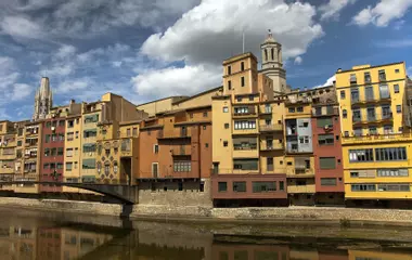 Generate a random place in Girona