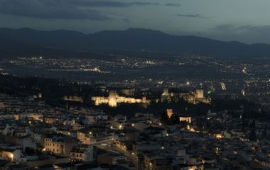 Generate a random place in Granada