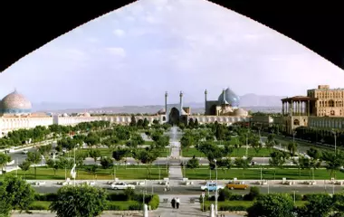 Generate a random place in Isfahan