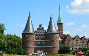 Generate a random place in Lübeck