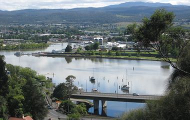 Generate a random place in Launceston