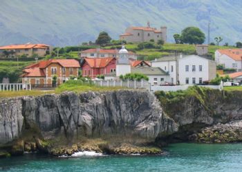 Llanes