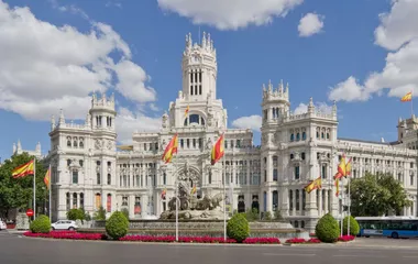 Generate a random place in Madrid