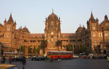 Generate a random place in Mumbai