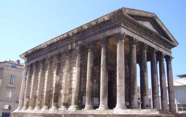 Generate a random place in Nîmes
