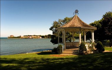 Generate a random place in Niagara-on-the-Lake