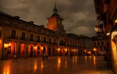 Generate a random place in Oviedo
