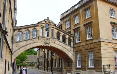 Generate a random place in Oxford