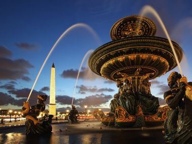 Generate a random place in Paris