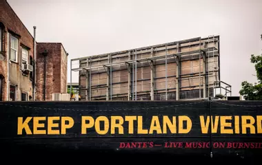 Generate a random place in Portland