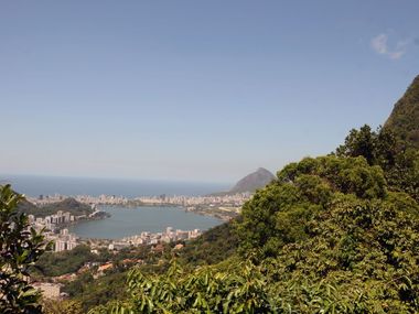 Generate a random place in Rio de Janeiro