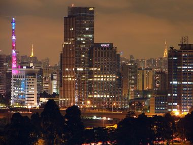 Generate a random place in São Paulo
