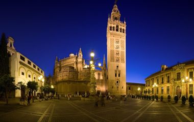 Generate a random place in Seville