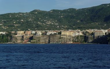 Generate a random place in Sorrente