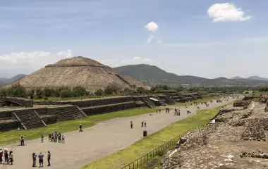 Generate a random place in Teotihuacán