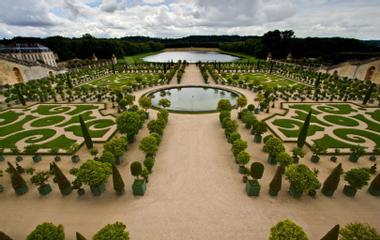 Generate a random place in Versailles