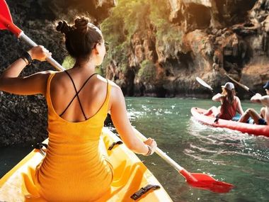 Generate a random place in Attractions touristiques