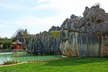 Day Tour to Kunming's Stone Forest and Jiuxiang Cave