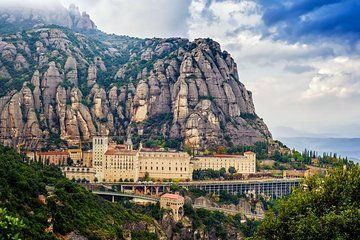 Private Tour: Montserrat and Cava Visit with Pick up