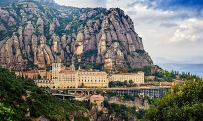 Private Tour: Montserrat and Cava Visit with Pick up