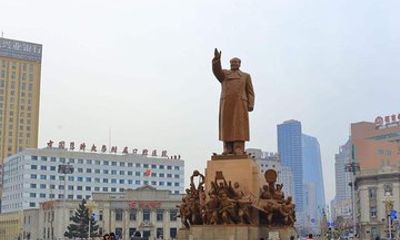 4-Hour Private Tour to Shenyang Zhongshan Square and Xingshun Night Market