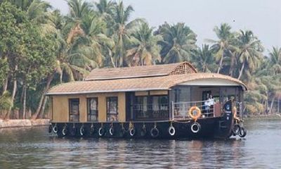 Private Alleppey Backwater Houseboat Day Cruise including Lunch