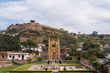 Full-Day Private Guided Chanderi Tour from Orchha with Lunch