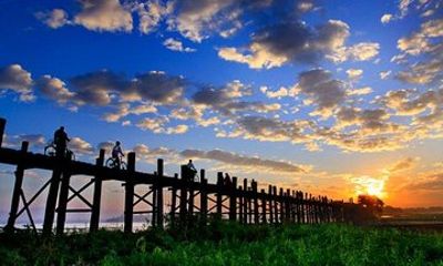 Private Day Trip of Amarapura, Sagaing Hill, and Inwa from Mandalay
