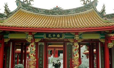 Nagasaki Private Custom Full-Day Tour by Chartered Vehicle