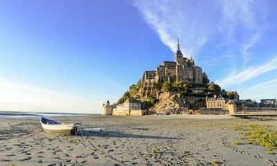 Day trip with local driver to Mt Saint-Michel Cancale and Saint-Malo from Rennes