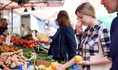 Local market visit and private cooking class at a Cesarina's home in Perugia
