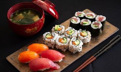 Be a SUSHI MASTER and cook miso soup