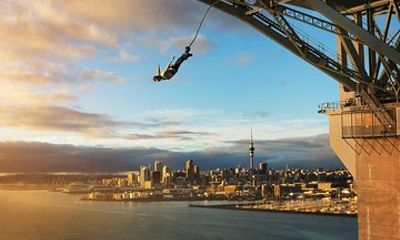 Auckland Harbour Bridge Bungy Jump Experience