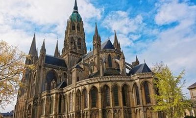Private Transfer from Saint-Malo to Bayeux - Up to 7 People