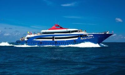 Explore Phi Phi Islands by Ferry – Snorkeling & Lunch Included