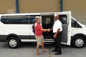 Shared Arrival Transfer: Providenciales Airport to Providenciales Hotels