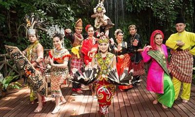 Sarawak Cultural Village & Matang Wildlife Center Tour