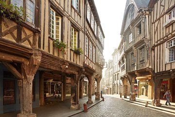 Day Trip with a local driver Dinan & Cancale from Saint-Malo - 7 hours