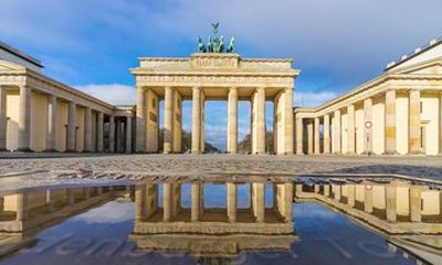 1-way private ride Karlovy Vary to Berlin - Mercedes Benz - up to 8 passengers