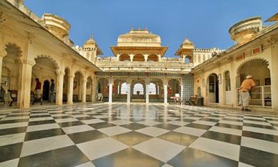 9-Day Golden Triangle with Udaipur City of Lakes Tour from Delhi