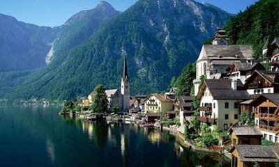 From Prague: Private Hallstatt Alps Day Trip with Lakeside Picnic