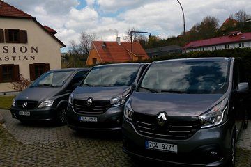 Private one way transfer from Hallstatt to Prague