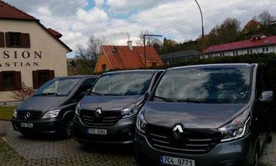 Private one way transfer from Hallstatt to Prague