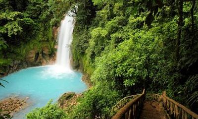 Round Trip Transportation Service to Río Celeste National Park from La Fortuna