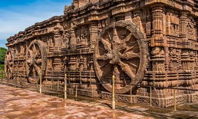 Full Day Tour of Konark Temple and Puri