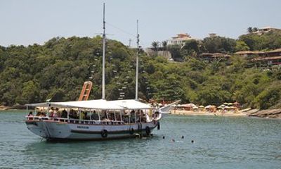 Búzios Full day: Boat and Trolley Tour with Lunch from Cabo Frio